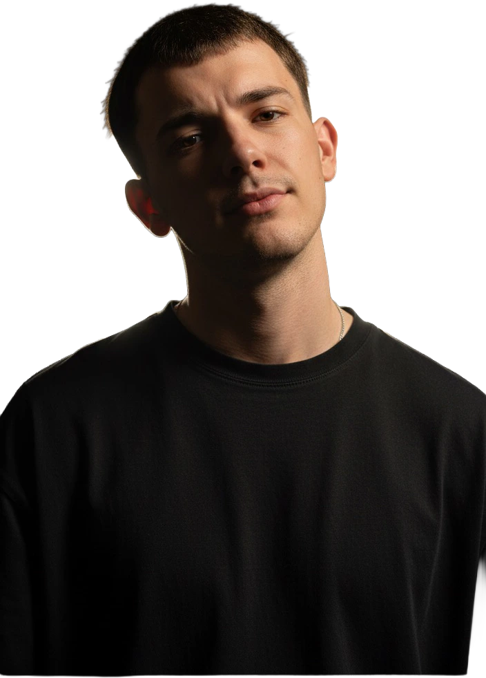 Retrato de Davi Koefender com um círculo de luz ao fundo